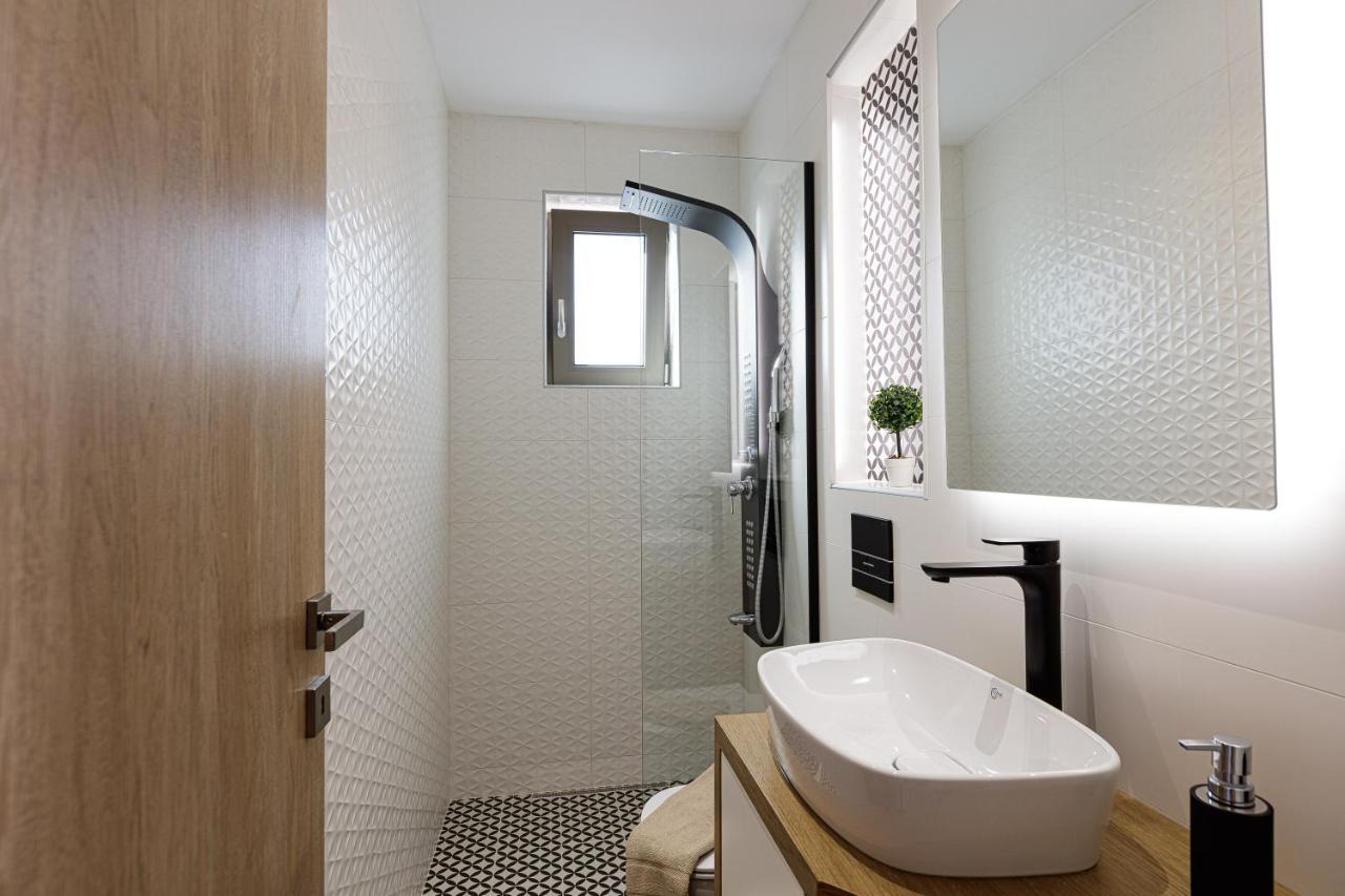 Koin Villa Sunrise, With Heated Pool & Whirlpool Perama  Экстерьер фото